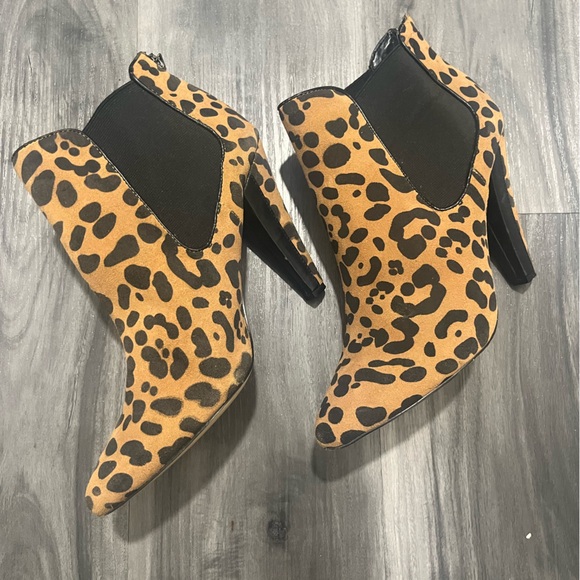DV by Dolce Vita Leopard Print Ankle Boots - Picture 2 of 6